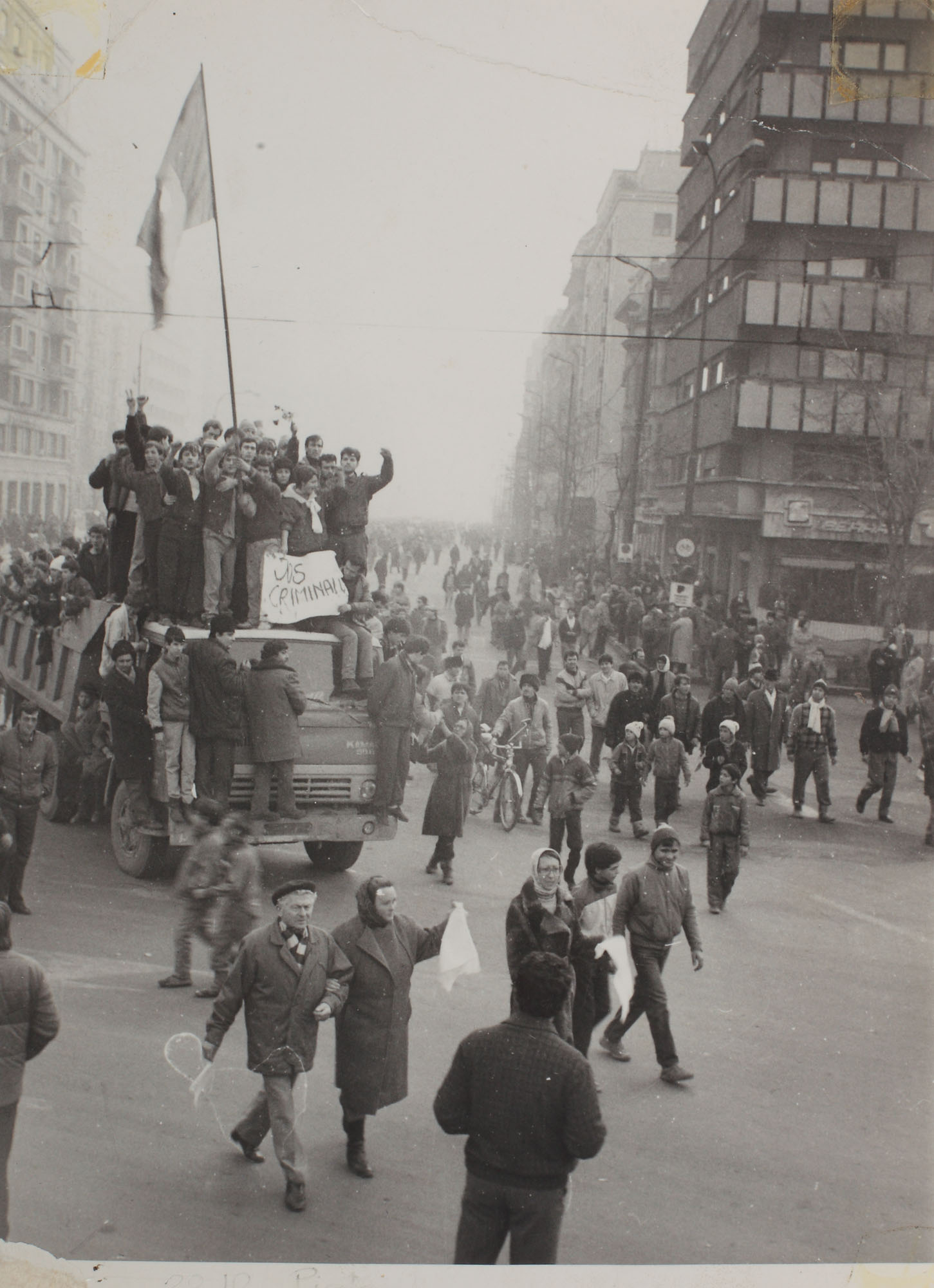 Manifestanți pe Calea Victoriei, 22 decembrie 1989, București