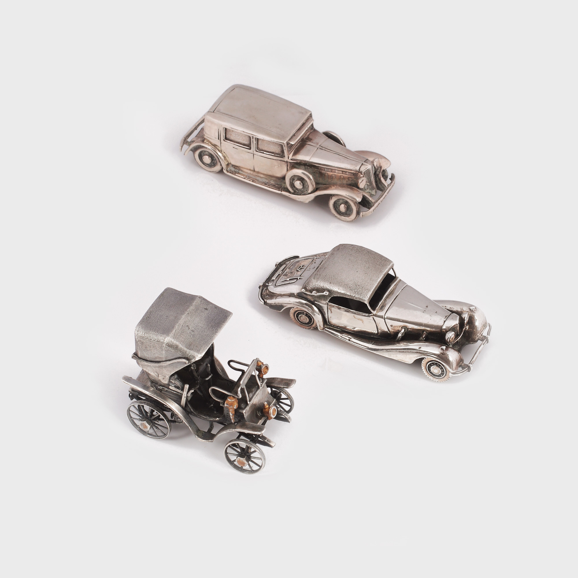 Lot de 3 mașinuțe din argint, miniaturi ale modelelor Mercedes 540K, Panther DeVille, Fiat 1899