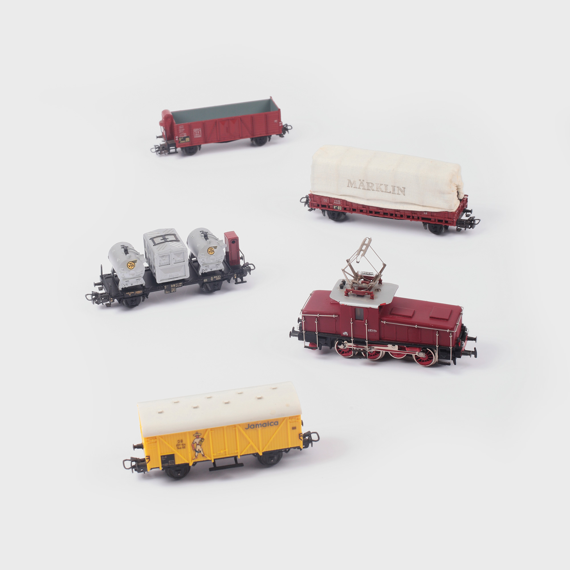 Trenuleț de jucărie Märklin, format din locomotivă și 4 vagoane de marfă, în cutia originală, jumătatea sec. XX