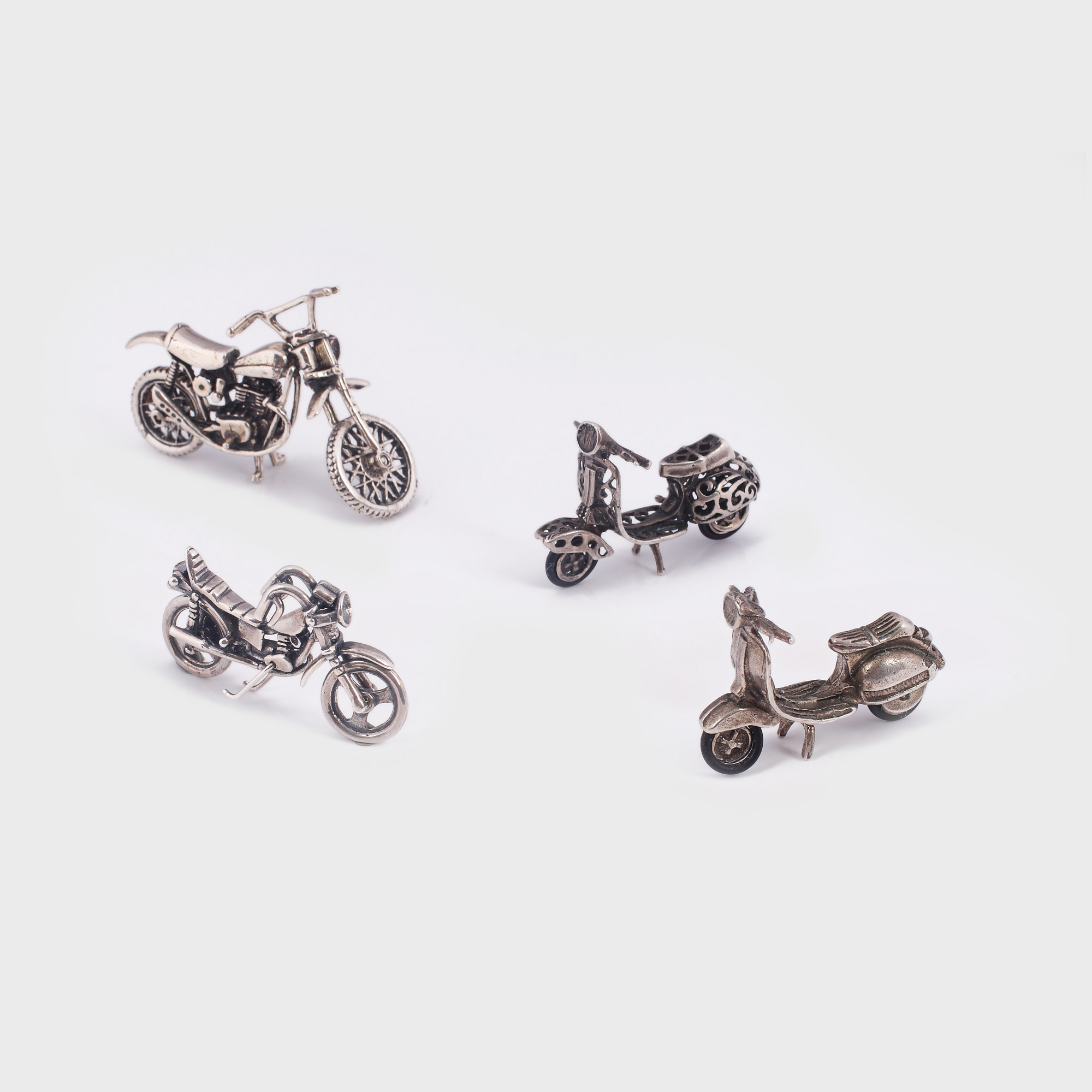 Mică colecție de motociclete și scutere vintage, miniaturi din argint