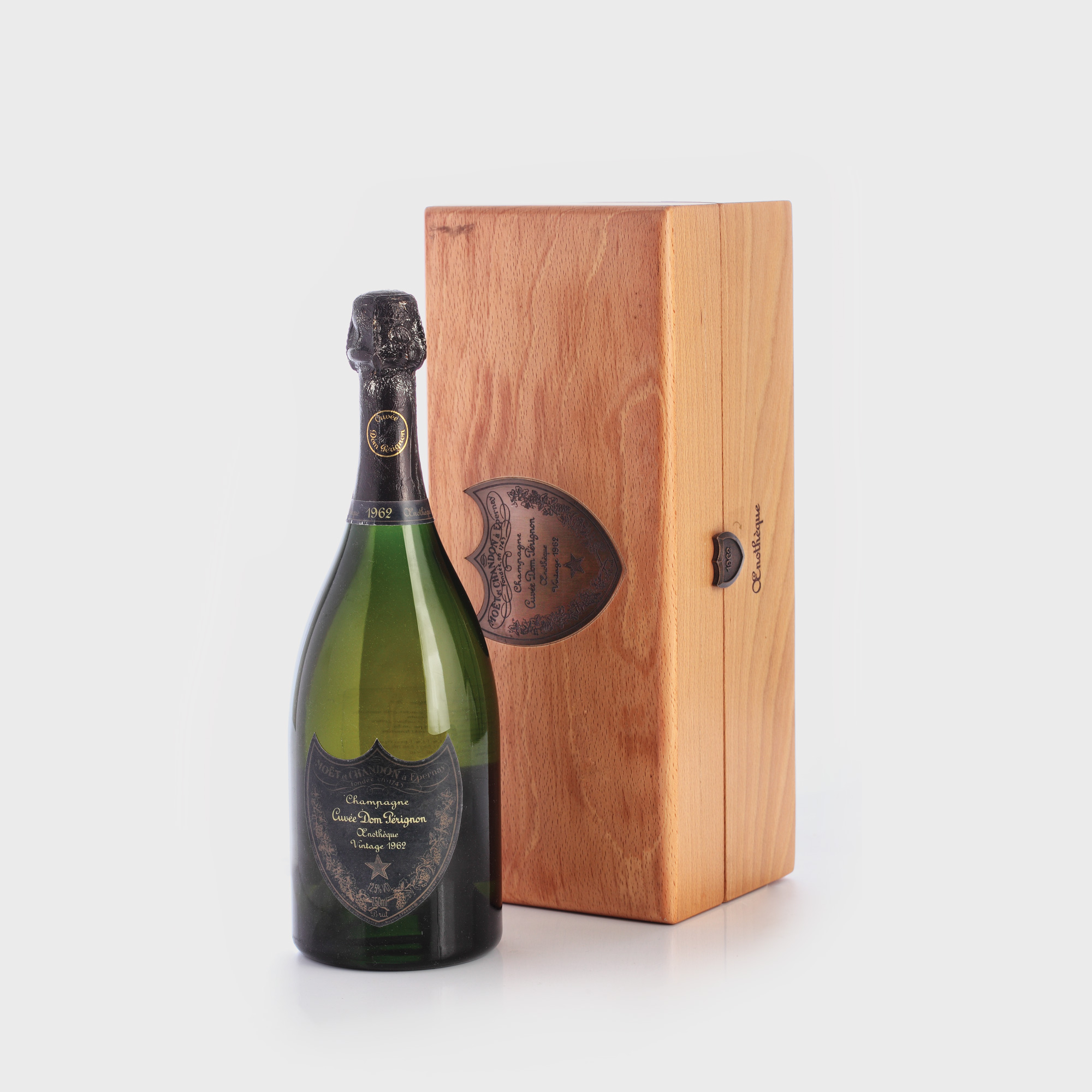 Dom Perignon Oenotheque 1962 75 cl. în cutie de lemn, 1 sticlă x 75 cl.
