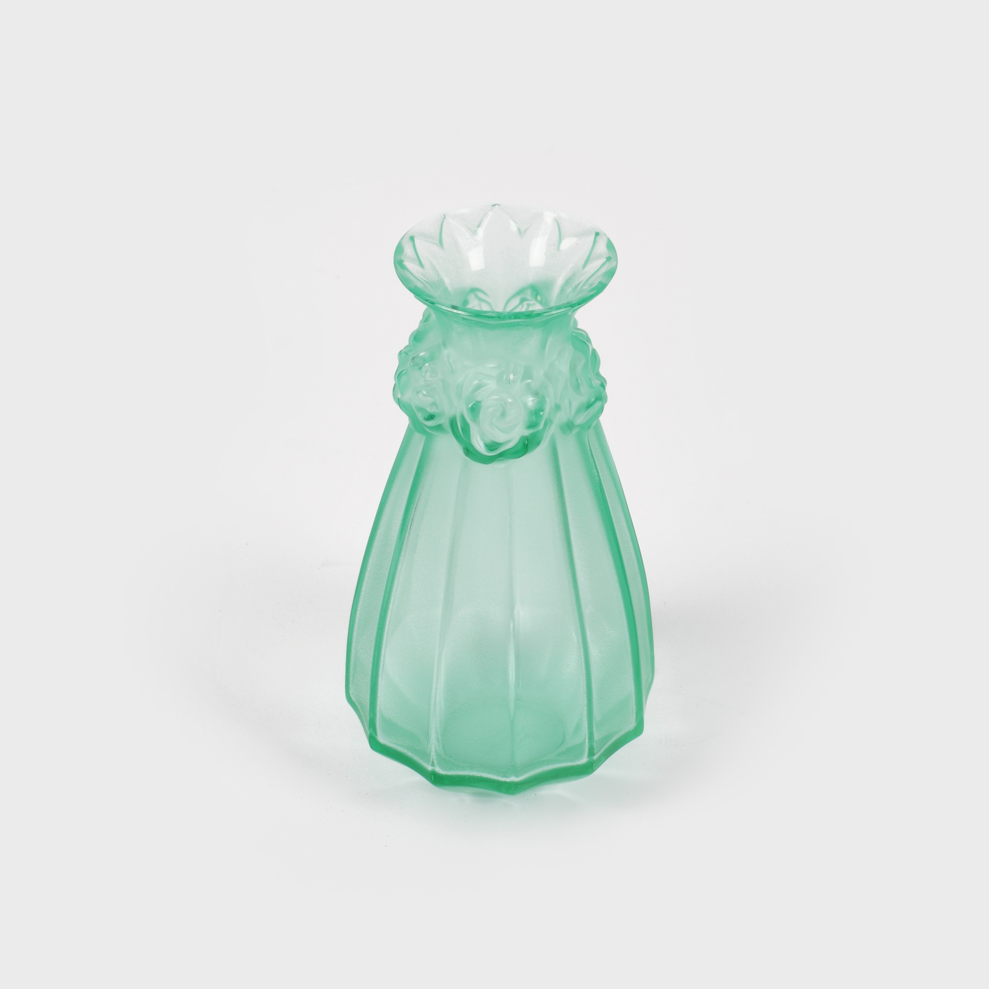 Delicat vas soliflor Lalique, decorat cu flori, design contemporan