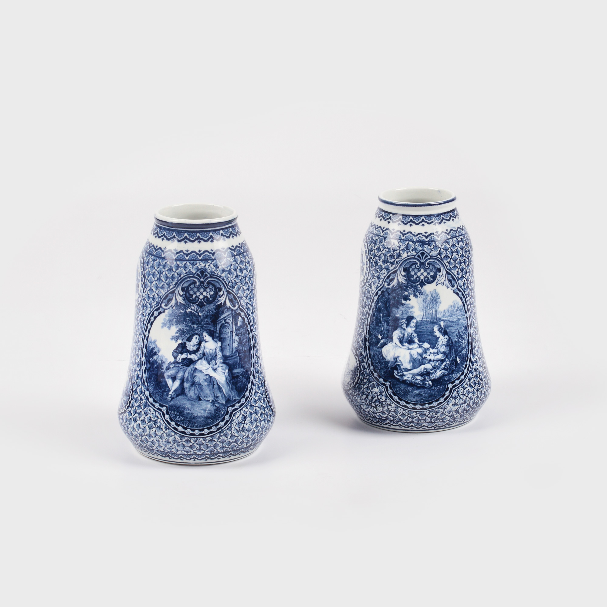 Pereche de vase Franz Anton Mehlem, decorate cu scene de epocă, cca. 1890
