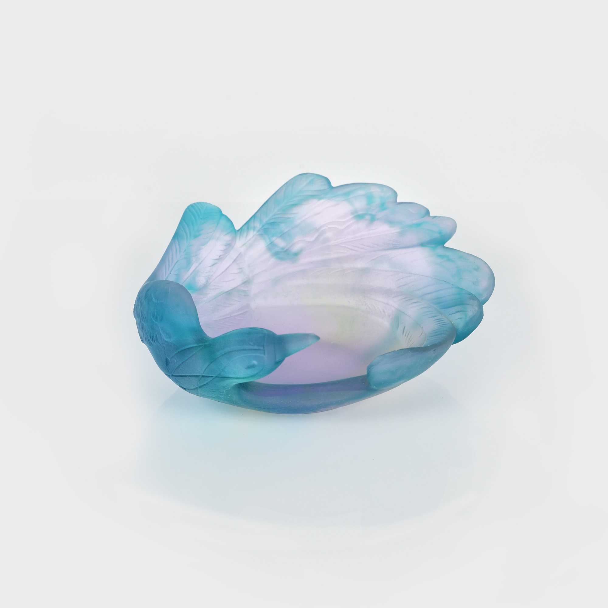 Vide-poche Daum Nancy, design contemporan, decorat cu pasărea paradisului, în tehnica pâte-de-cristal