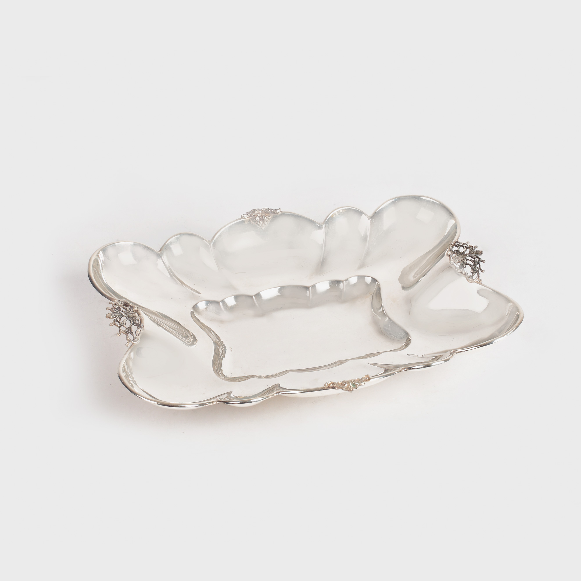 Platou din argint, decorat cu motive Rocaille