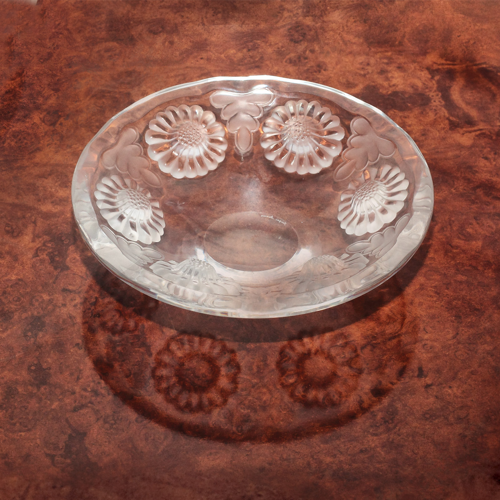 Platou Lalique, decorat cu margarete, cca. 1950