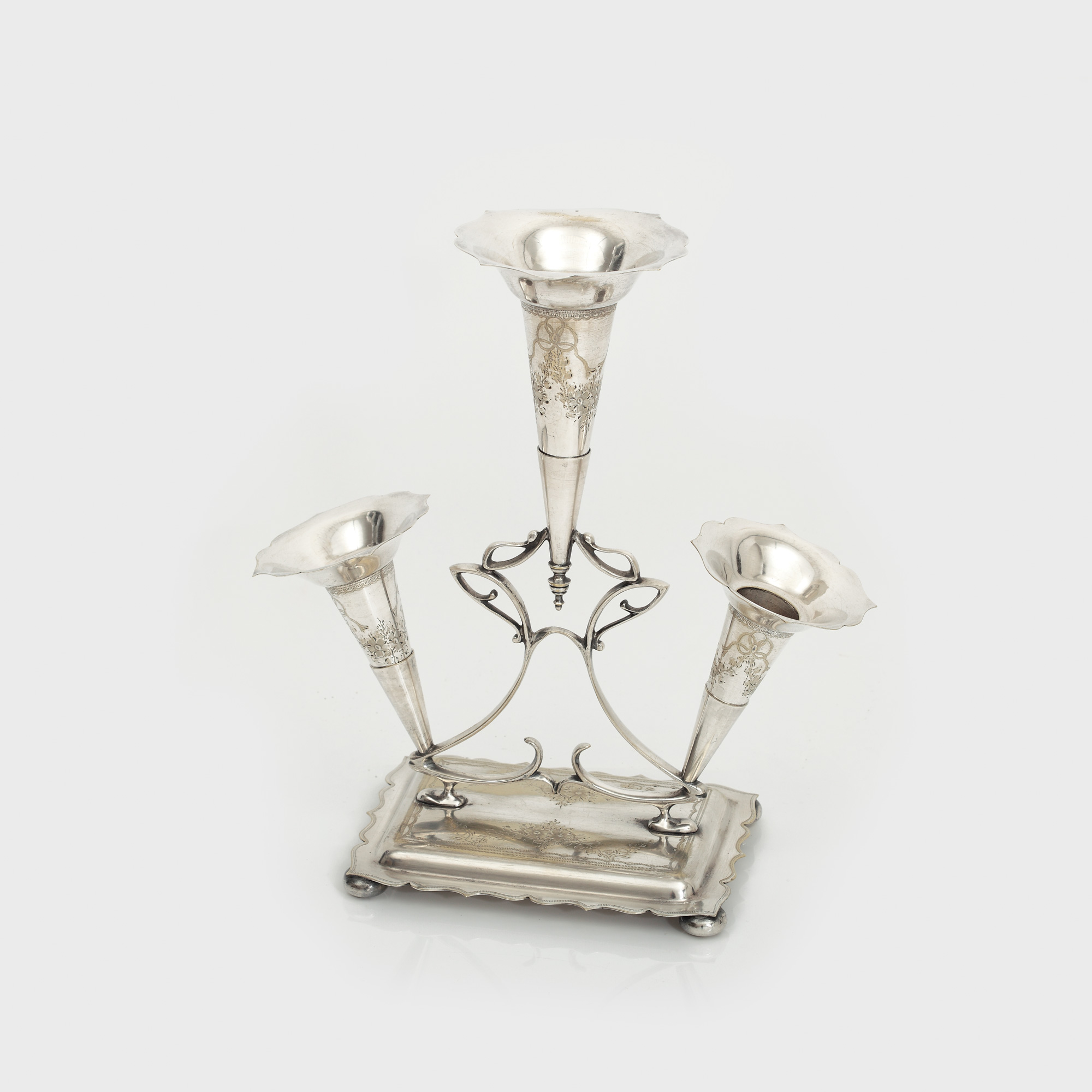 Buchetieră Art Nouveau, argintată Sheffield, poate fi folosită și drept sfeșnic cu 3 lumini, 1898-1910