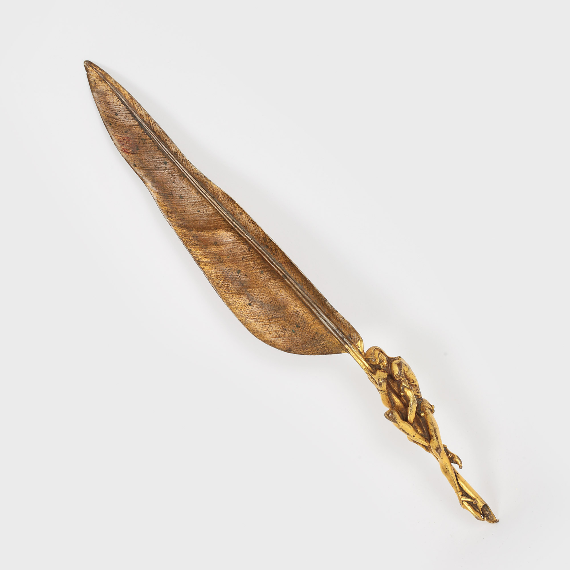 Coupe-papier din bronz aurit, decorat cu bufon, piesă inspirațională pentru biroul unui om de litere, inscripționată cu numele unor dramaturgi celebri, sfârşitul sec. XIX