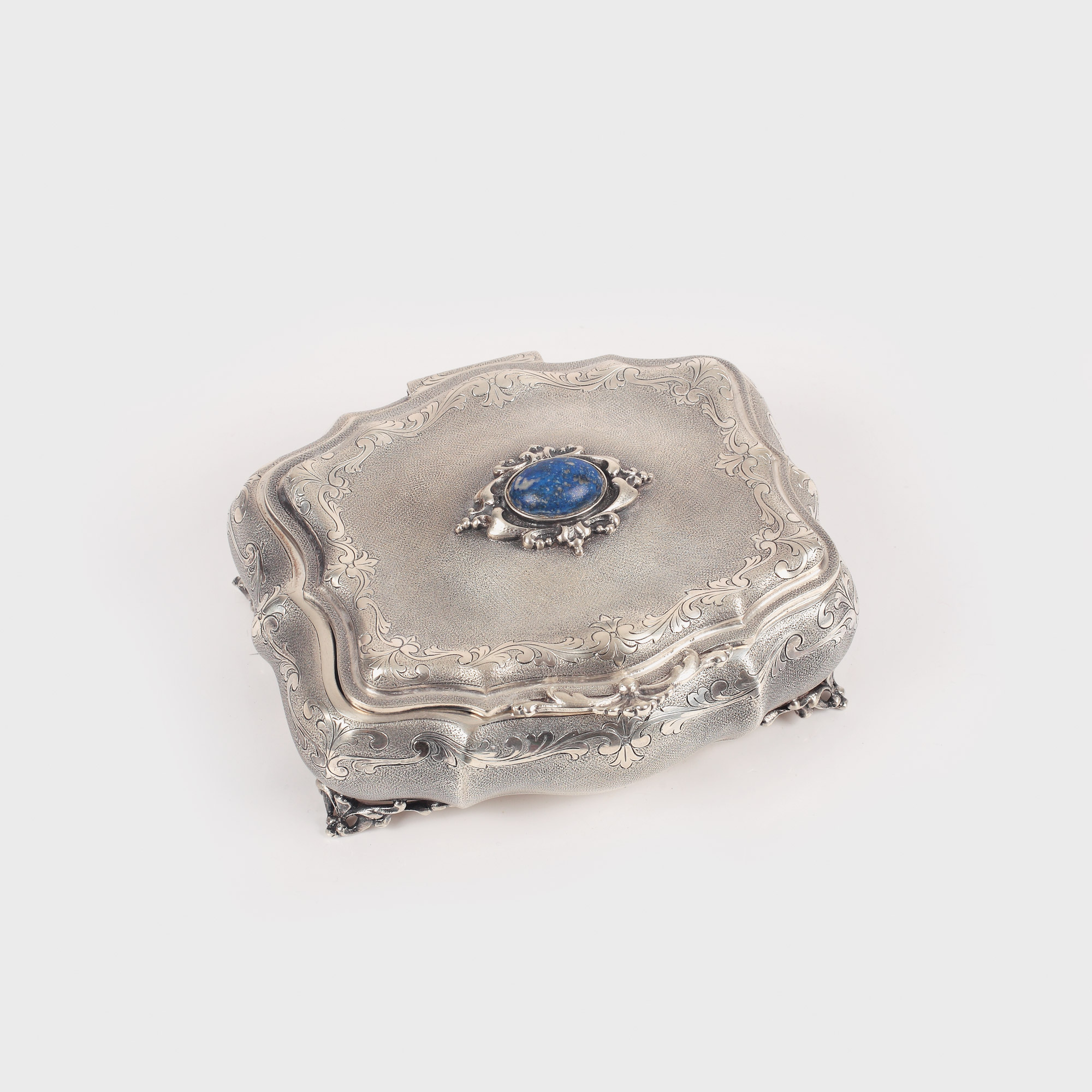Casetă din argint, pentru bijuterii, decorată cu lapis lazuli, cca. 1934