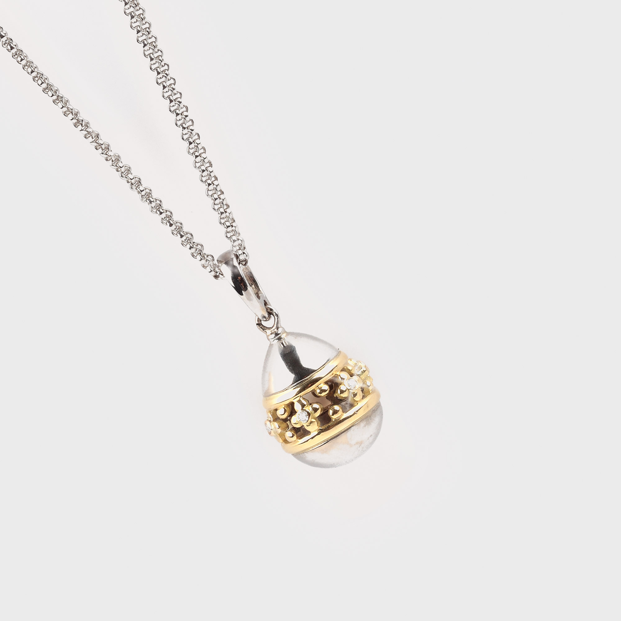 Pandantiv Fabergé, designer Victor Mayer, din aur decorat cu diamante, în cutie originală, însoțit de certificatul original de autenticitate