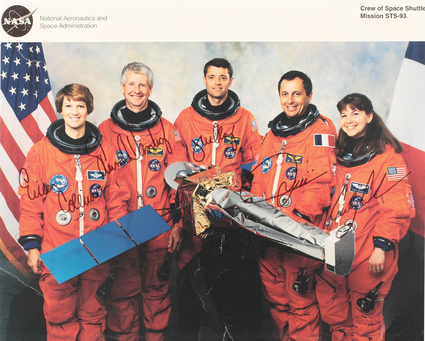 Fotografie cu membrii echipajului misiunii spațiale americano-franceze STS-93 și autografele acestora, NASA,1994