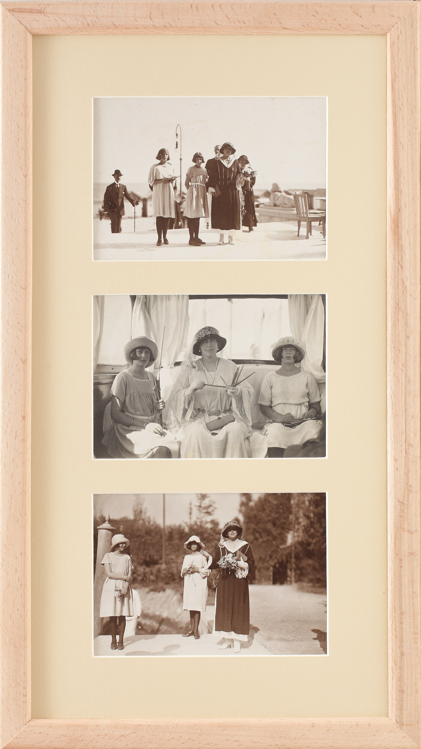 Lot format din 3 fotografii, Regina Maria și principesele Ileana și Mărioara în vacanță la Veneția, fotograf Scarabello Giovanni, cca. 1923