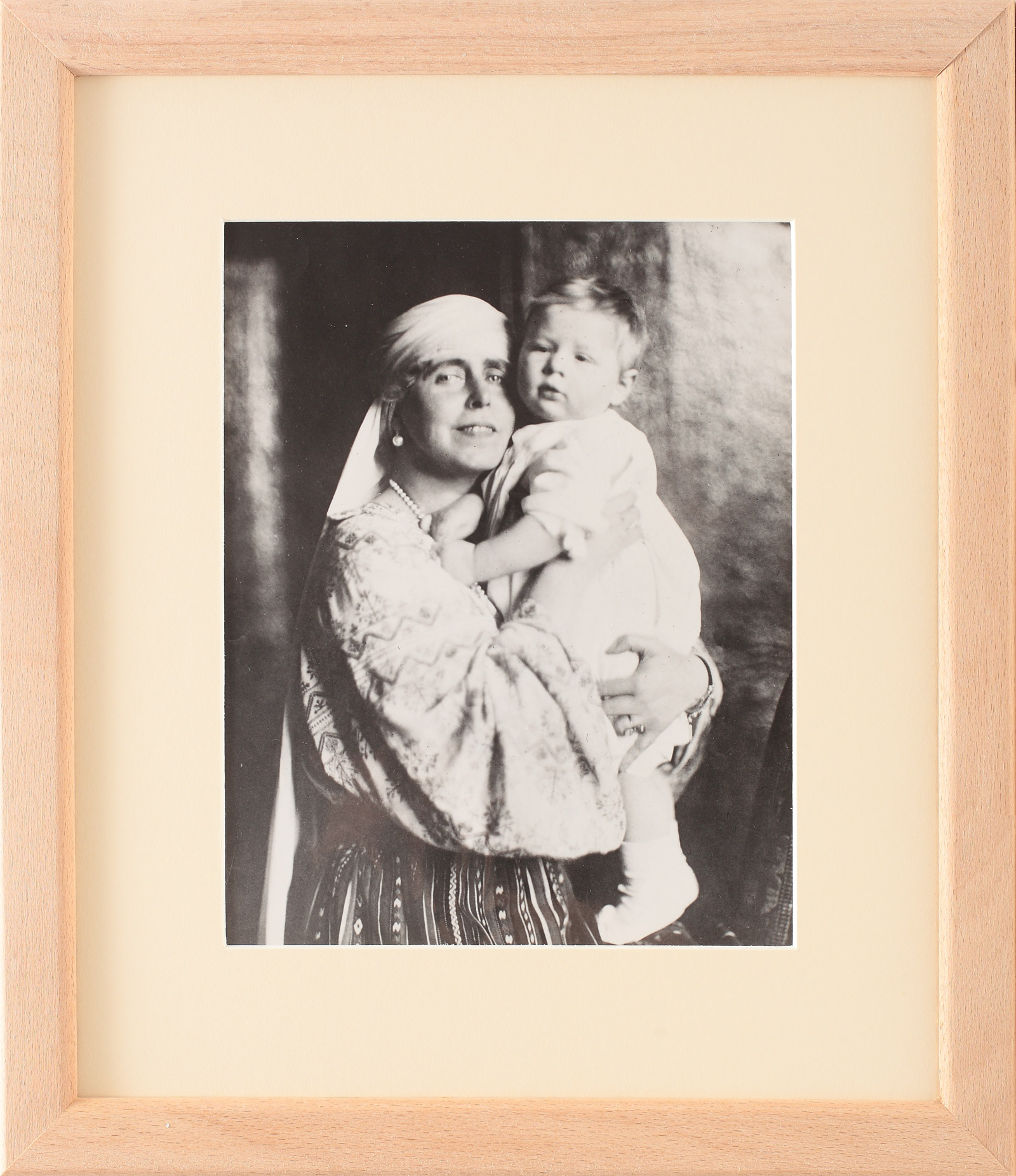 Fotografie de presă cu Regina Maria și Mihai, însoțită de certificat de autenticitate, 1923