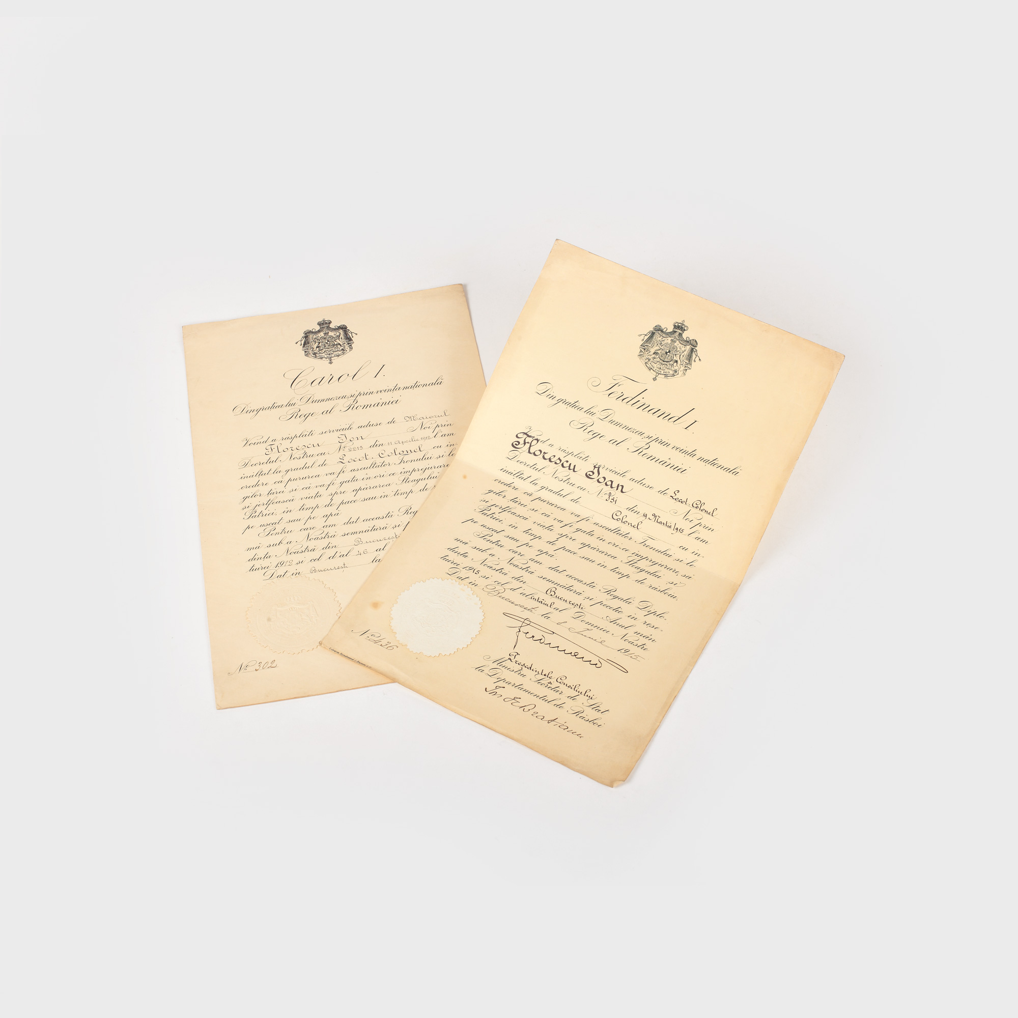 Lot format din două brevete acordate ofițerului Ion Florescu, succesiv, de Regele Carol I și Regele Ferdinand, cu semnăturile olografe ale regilor, 1912 - 1915