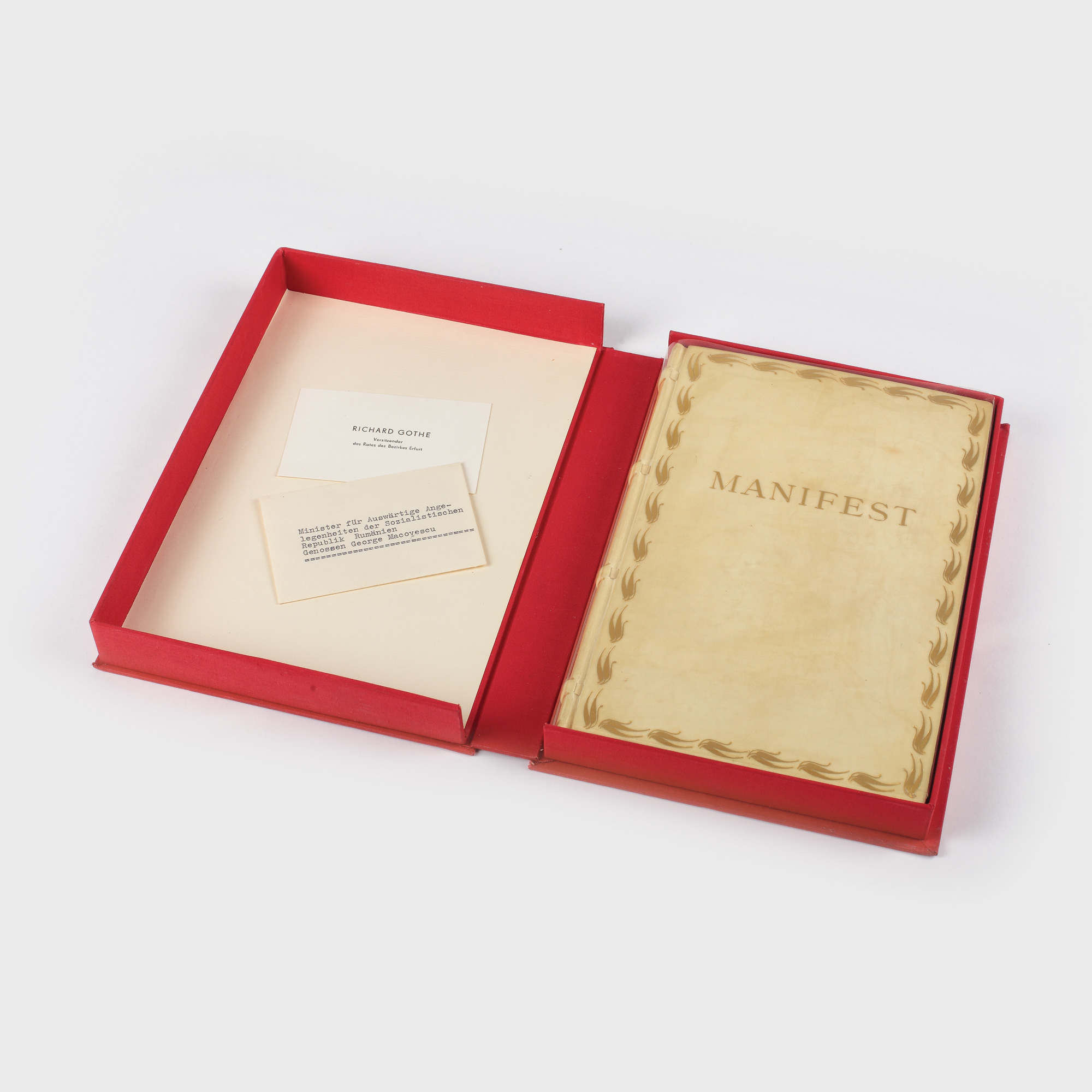 Karl Marx, Friedrich Engels, Manifest der Kommunistischen Partei, Berlin, 1955, în caseta originală, probabil cadou din partea guvernului R.D.G.