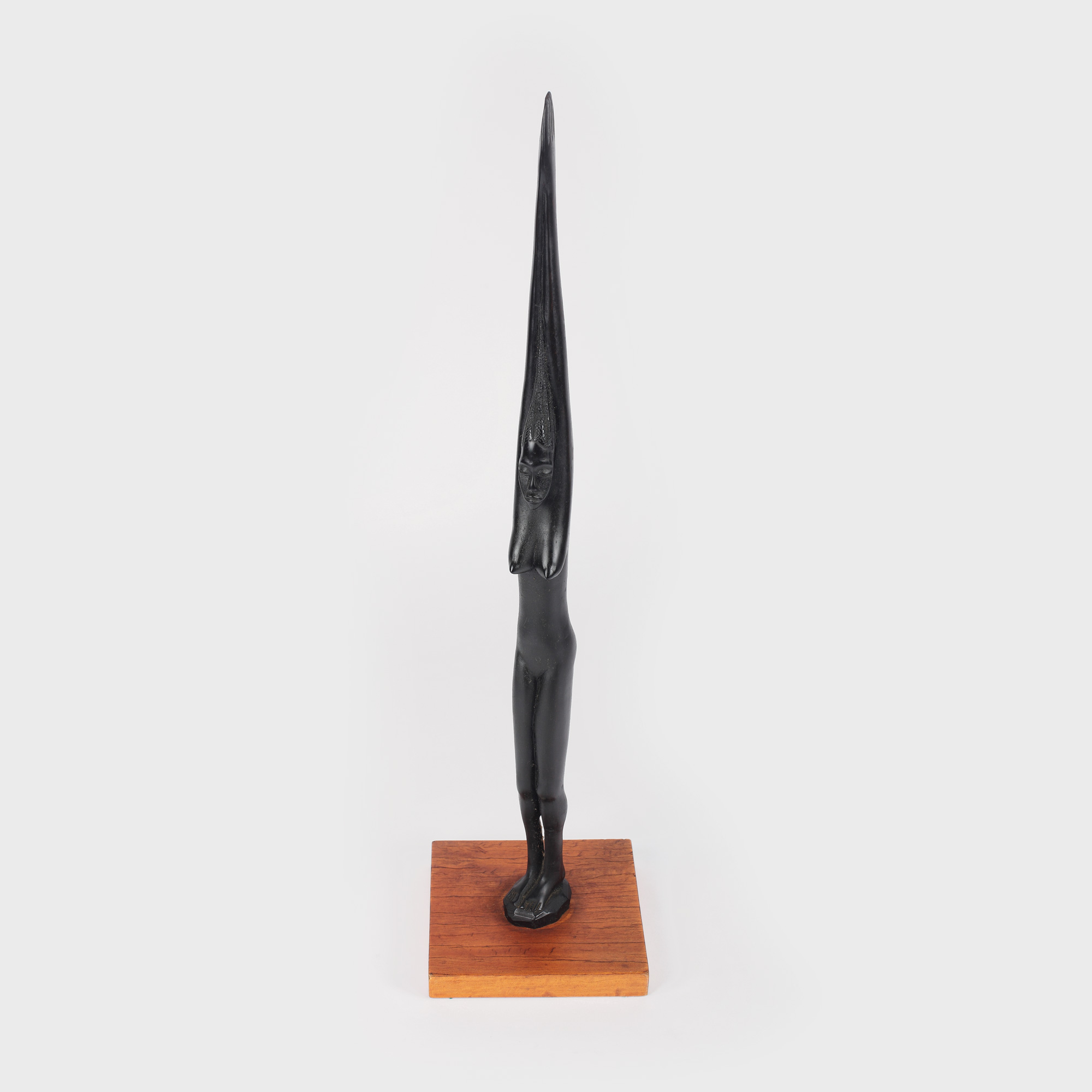 Statuetă africană cu siluetă feminină
