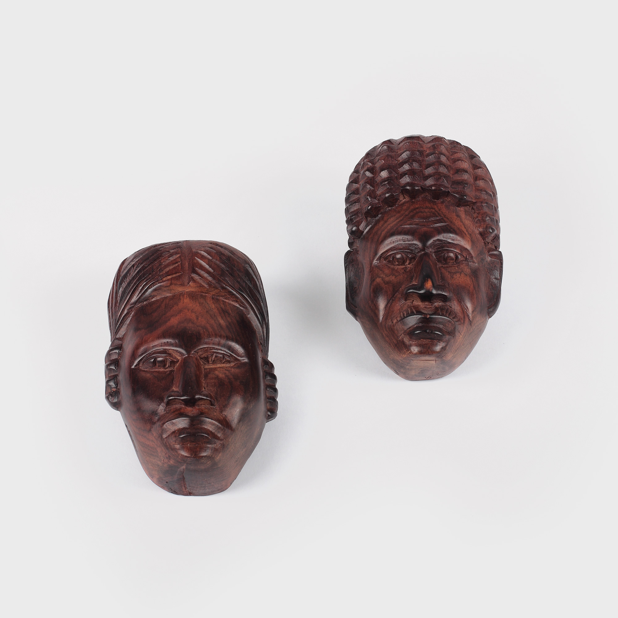 Set 2 aplice sub forma unor figuri africane masculine