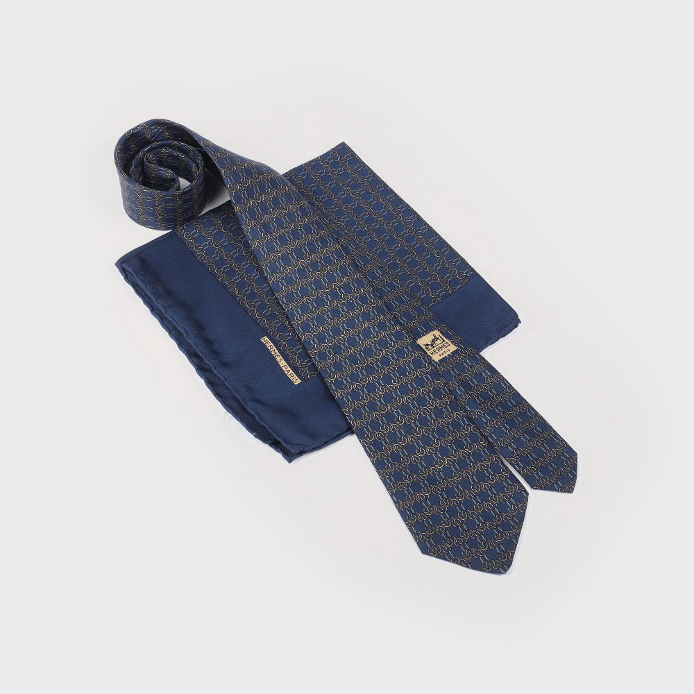 Set de cravată și batistă Hermes, ediție de lux, limitată, înseriată, numerotată, în cutia originală, începutul anilor '90
