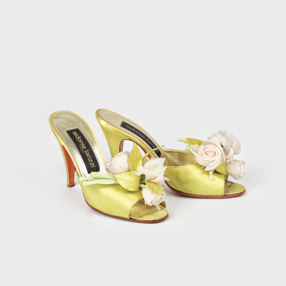 Pantofi de seară Sidonie Larizzi, din mătase, haute-couture, pentru lansarea colecției Christian Lacroix de către casa Jean Patou - primăvară-vară 1982, piesă de colecție