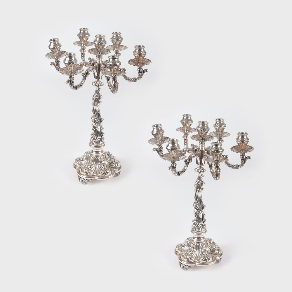 Pereche de candelabre cu șapte lumini, din argint, decorate cu motive Rococo