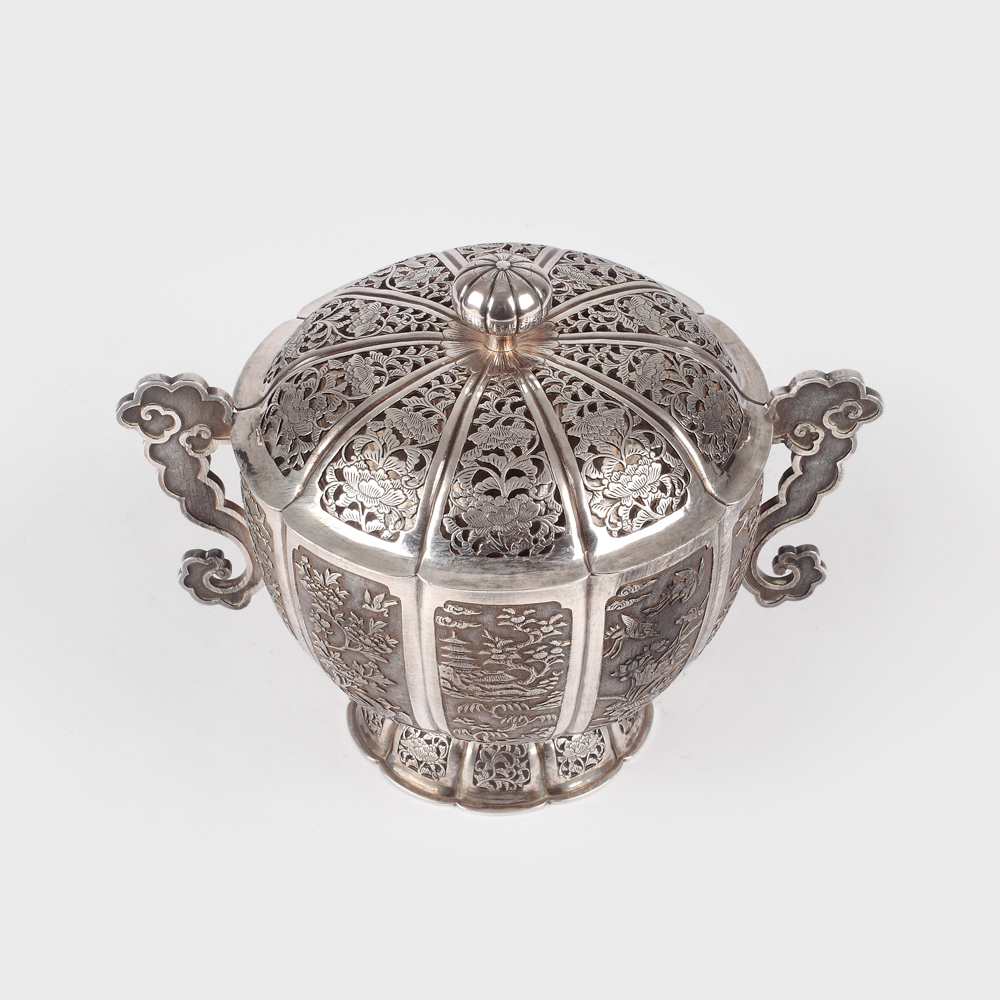 Prețioasă bombonieră japoneză în stil Art Nouveau, din argint, cca. 1900, piesă de colecție