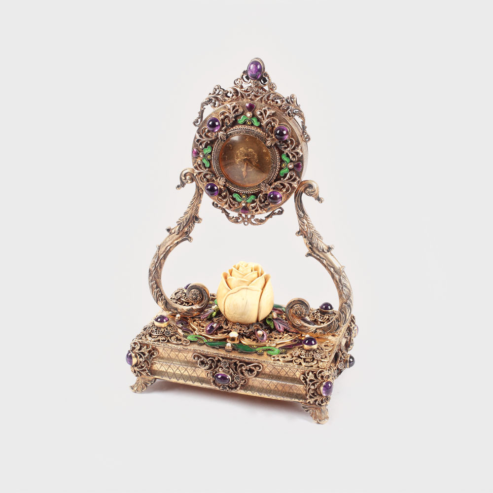 Superb ceas de budoar, din argint aurit, decorat cu perle, ametiste şi fildeş, piesă de colecție