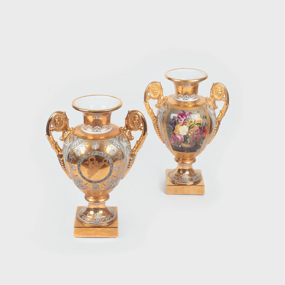 Pereche de vase decorative Kuznetov pictate și aurite