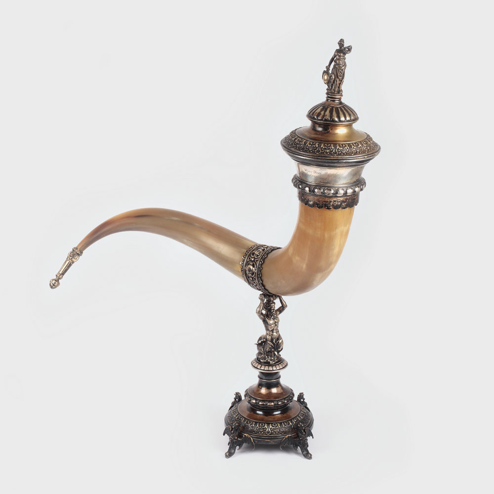 Cornul abundenţei - piesă decorativă argintată din corn de yak, decorată cu Pallas Athena, jumătatea sec. XIX