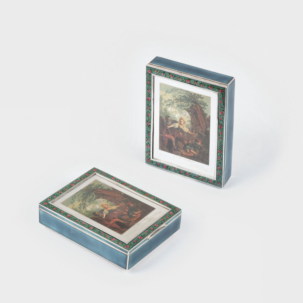 Casetă din argint și email guilloche, decorată cu scenă galantă după Jean-Honore Fragonard, 1922-1924