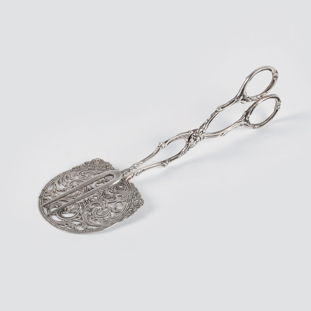 Paletă din argint, pentru patiserie, decorată cu heruvimi, cca. 1940