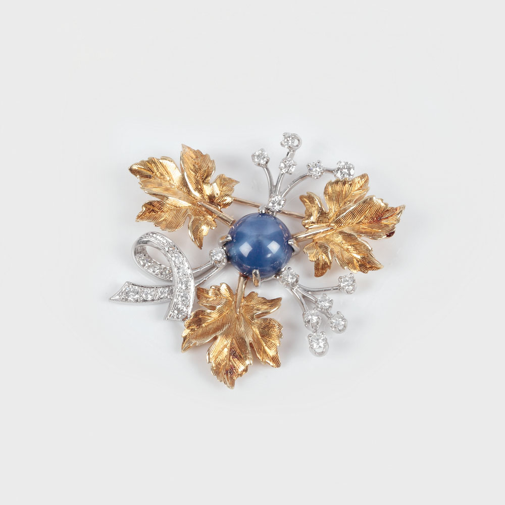 Broșă din aur și platină, decorată cu diamante și safir "stea"
