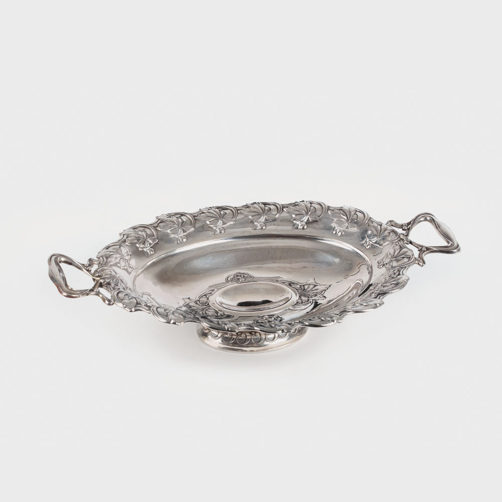 Fructieră Art Nouveau din argint, decorată cu frunze de iederă, cca. 1905