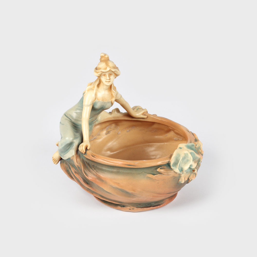 Vas Bernard Bloch cu flori de iris și personaj feminin, designer Carl Klimt, 1900-1905
