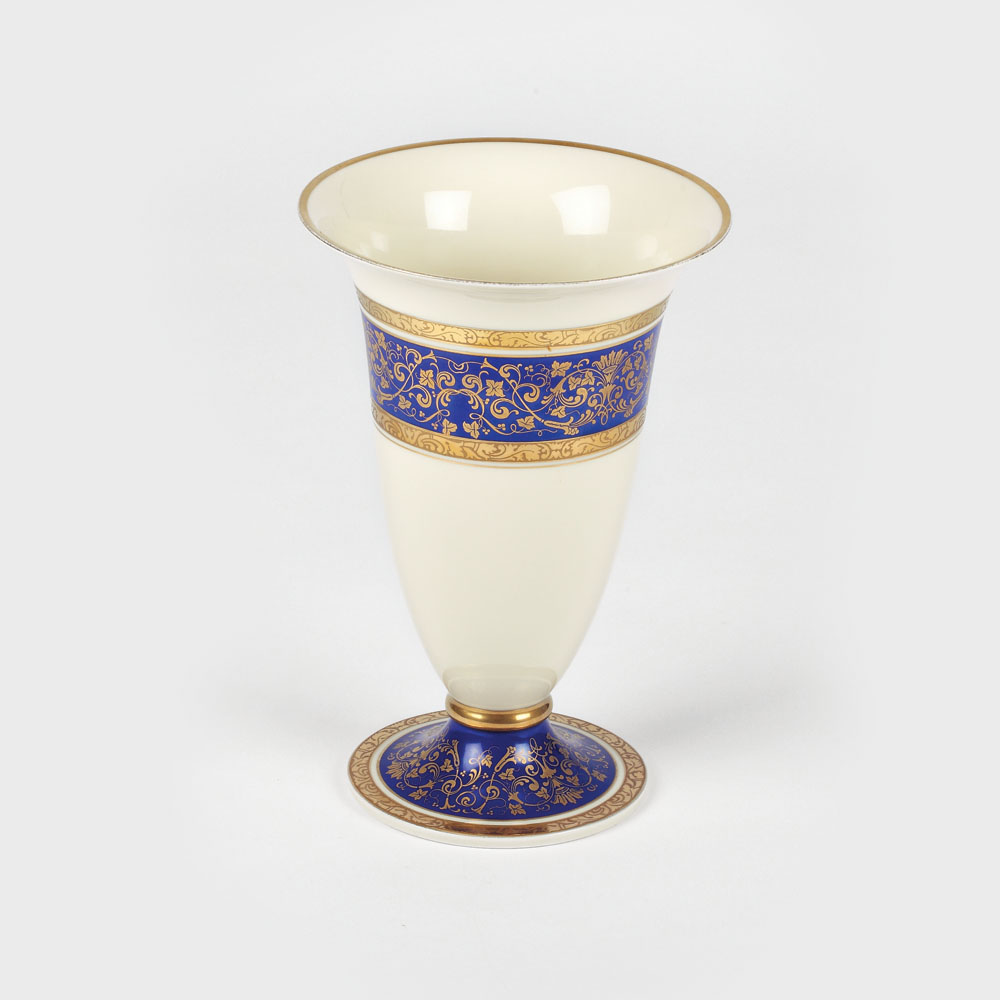 Vas din porțelan Rosenthal, cu decor Neoclasic, 1936