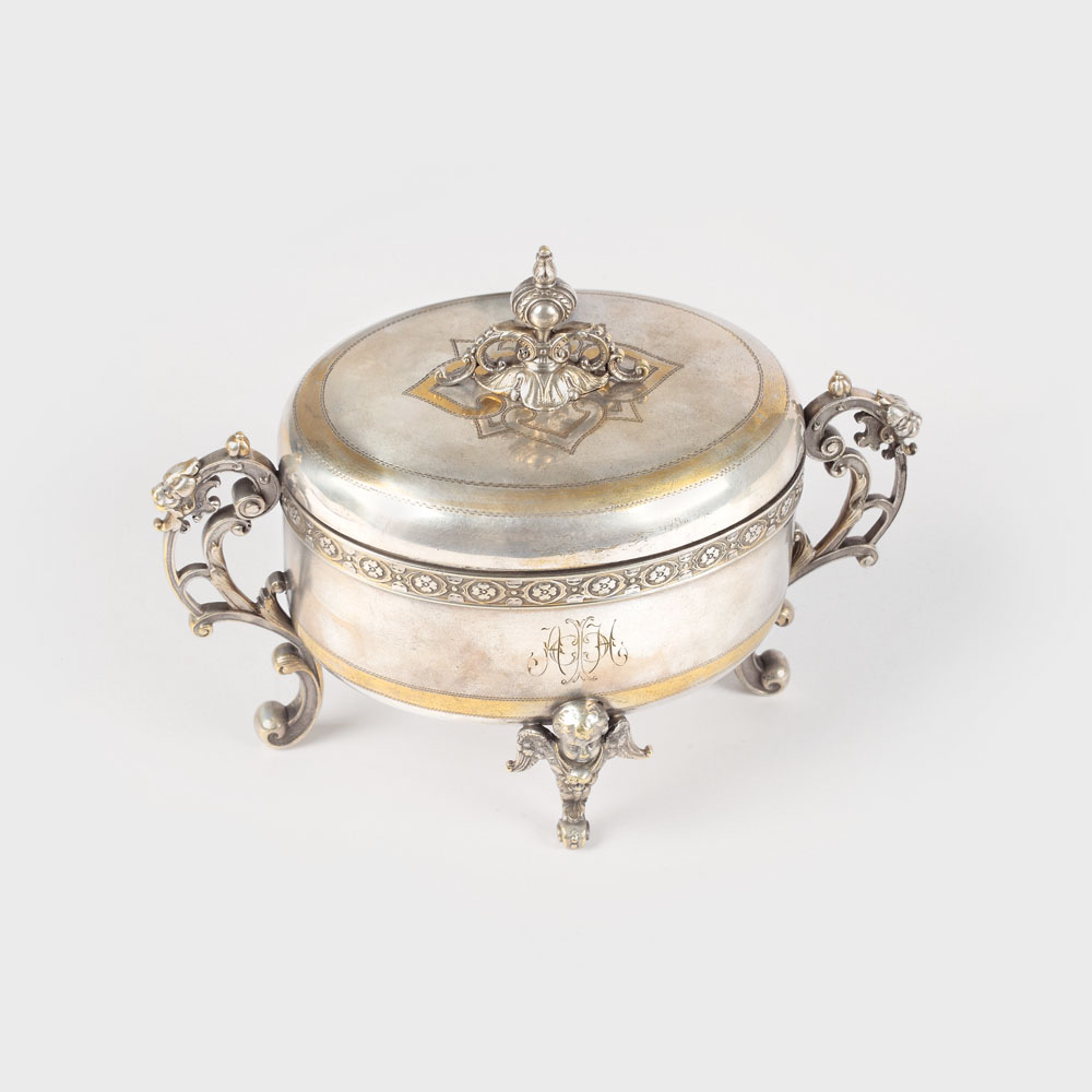 Zaharniţă argintată Norblin, decorată cu serafimi și capete de lei, 1872-1893