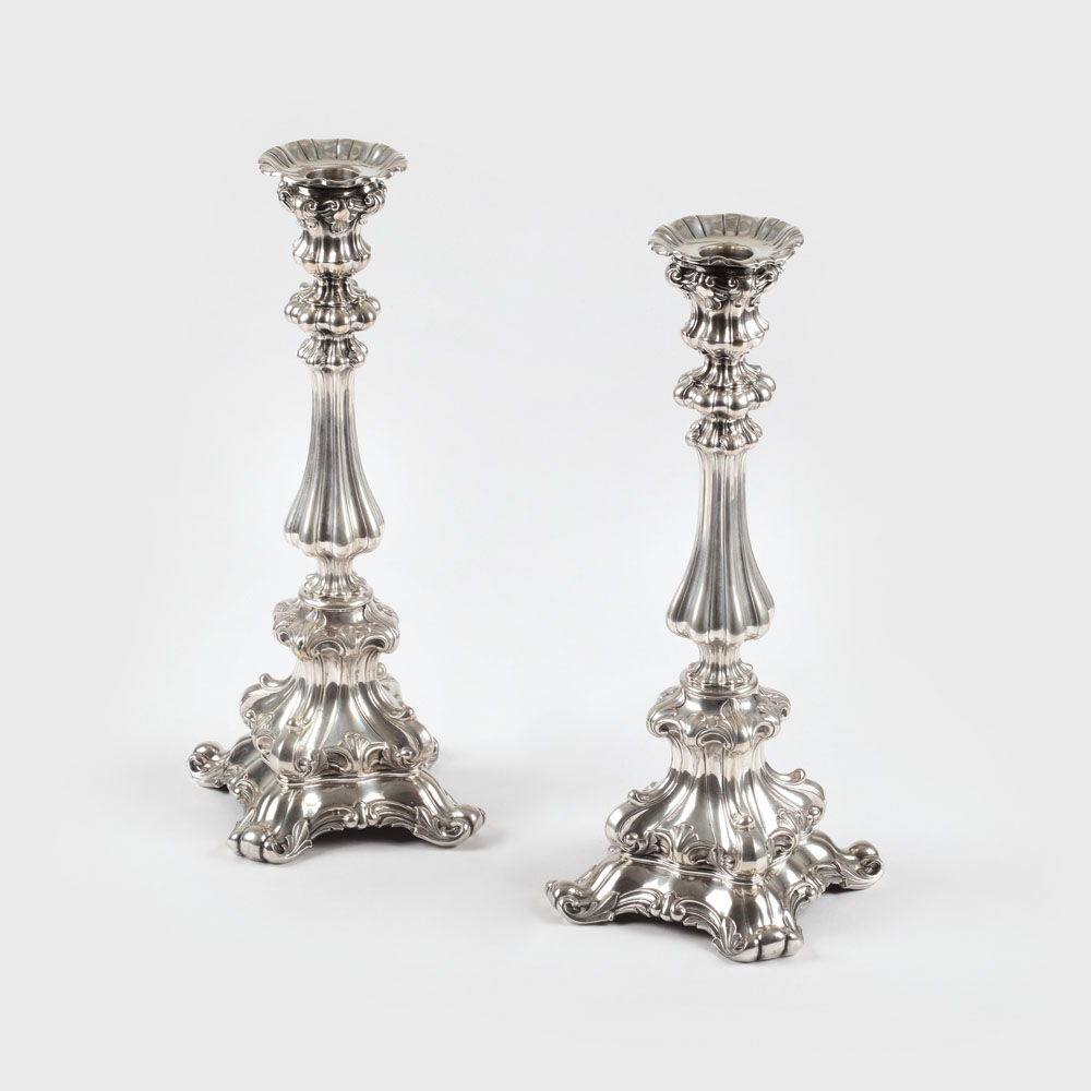 Pereche de sfeşnice austriece din argint, decorate în manieră Neo-rococo, jumătatea sec. XIX