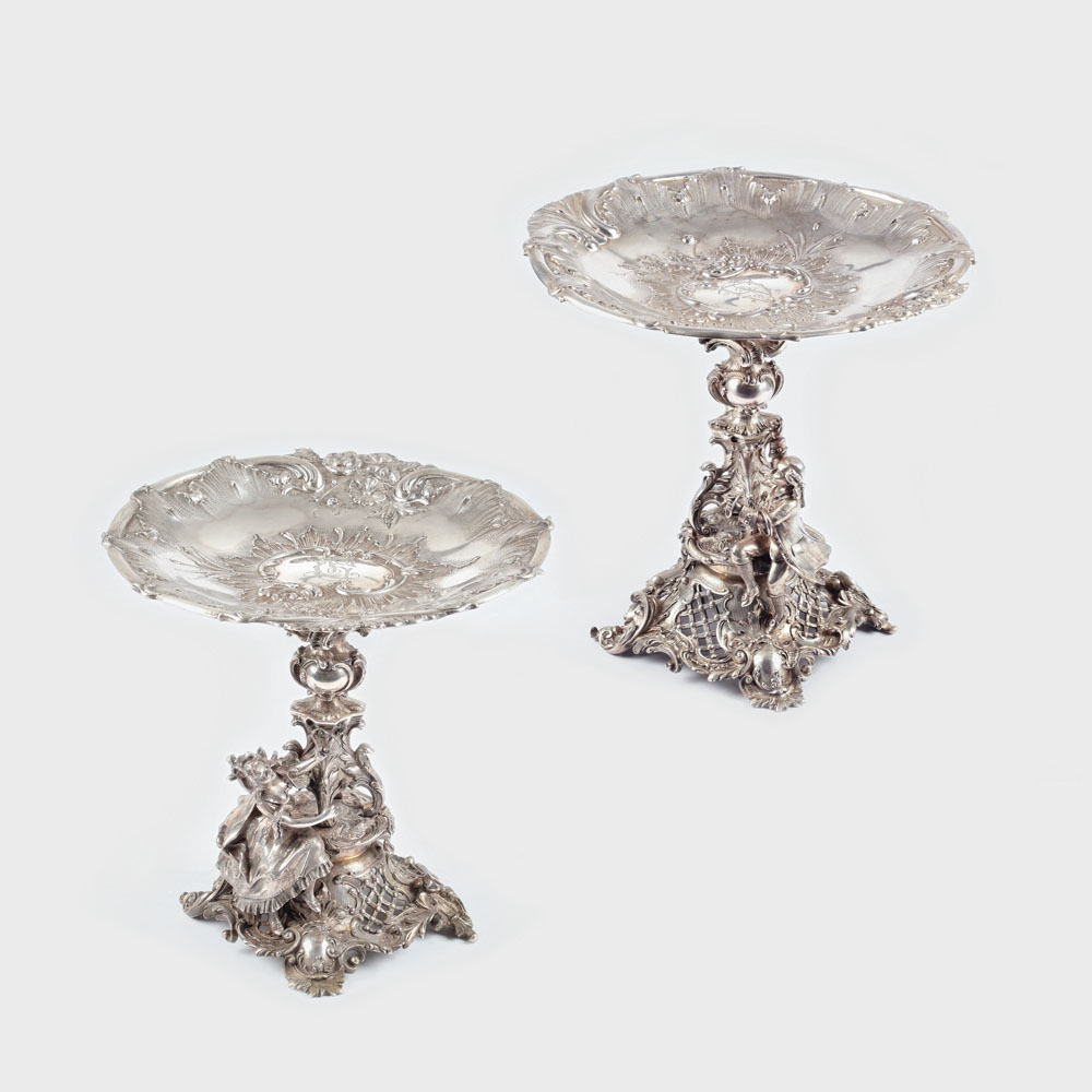 Splendidă pereche de fructiere monumentale din argint, decorate în stil Neo-Rococo, monogramate, sfârșitul sec. XIX