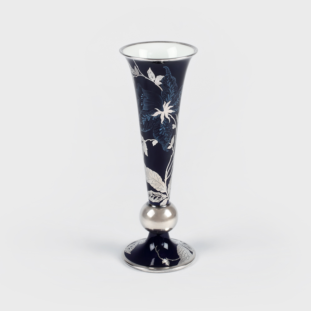 Vas Art Deco din porţelan Rosenthal, decorat cu orhidee din argint, cca 1935