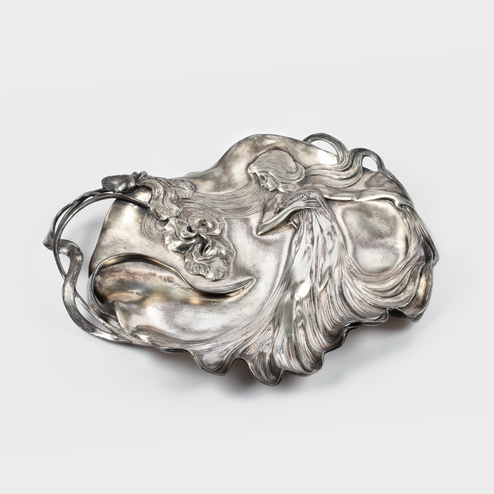 Platou decorativ WMF, decorat cu nimfă şi motive florale Art Nouveau, cca 1905