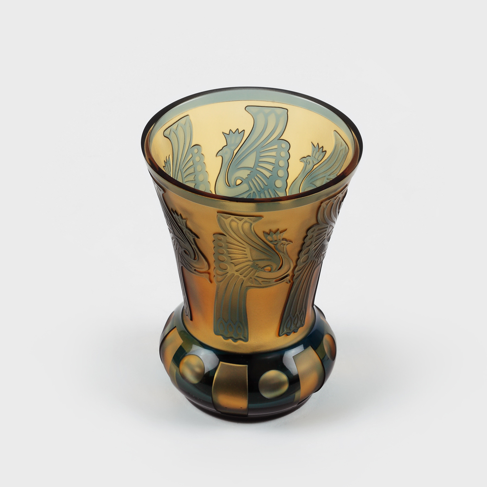 Vas Art Deco, decorat cu păuni, cca 1920