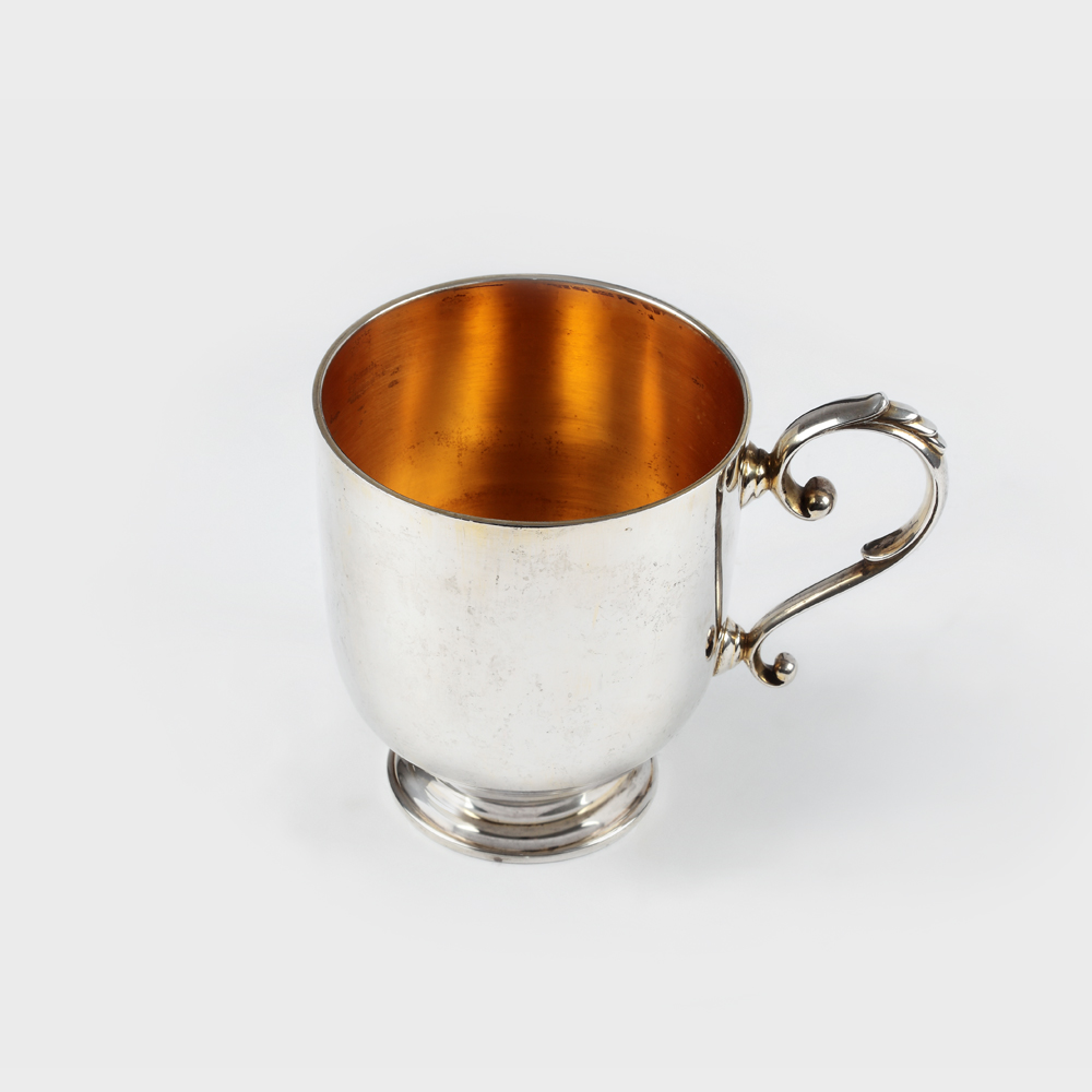 Cană-pocal din argint aurit, cu marca magazinului Au Monde Elegant, cca 1930