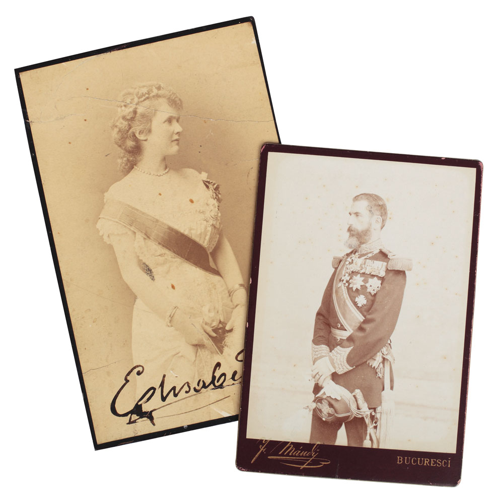 Set 2 fotografii ale regelui Carol I și Reginei Elisabeta, executată de fotograful Casei Regale, Franz Mandy; Fotografia Reginei cu autograf