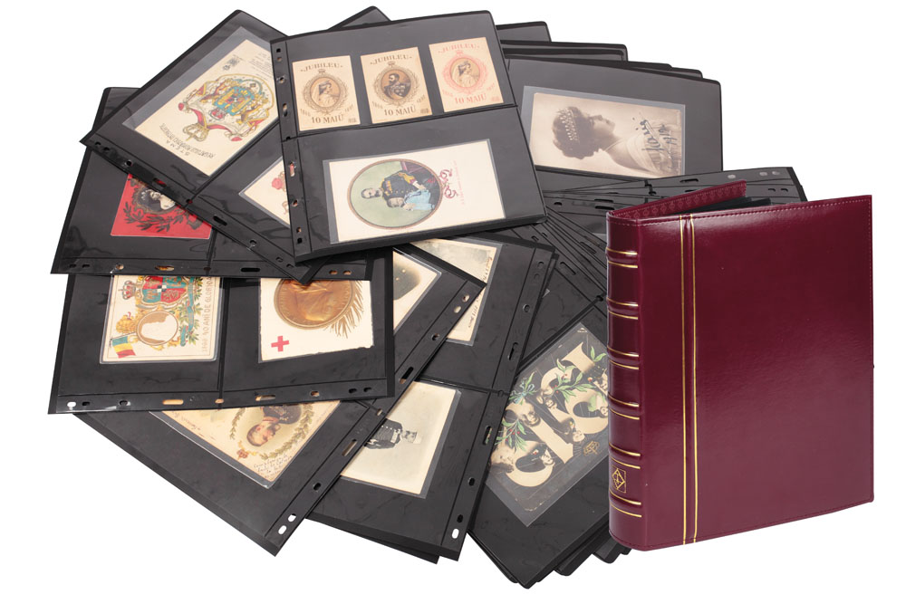 Album conținând 151 de cărți poștale ilustrate cu tema evoluției familiei regale între 1898 - 1930