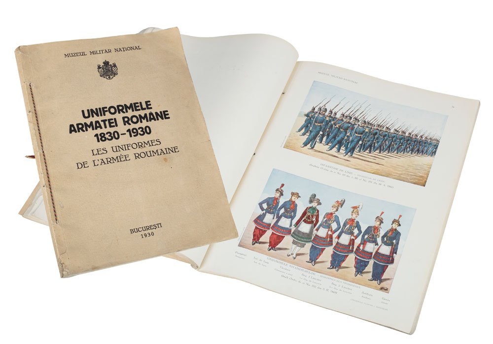 Album "Uniformele Armatei Române 1830-1930", editat de Muzeul Militar Național, București, 1930, 126 de ilustrații color după litografii de epocă