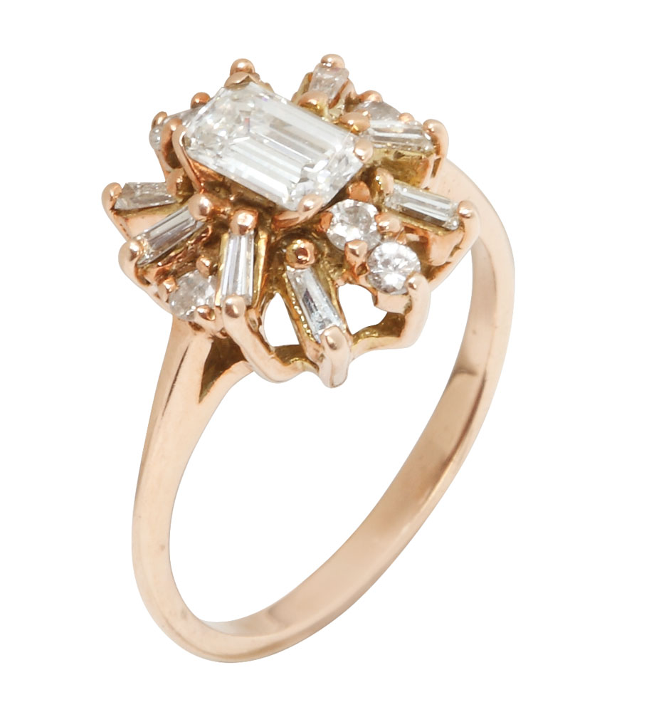 Inel din aur, decorat cu diamant emerald