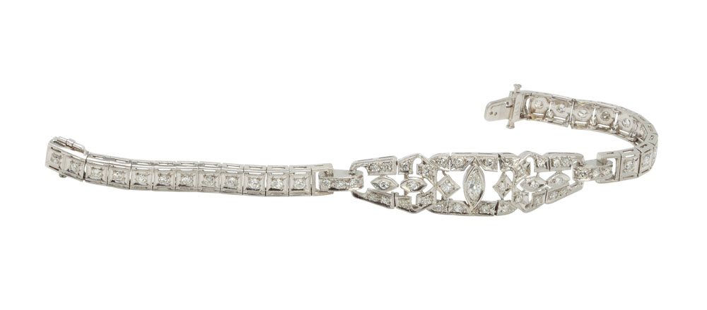 Brăţară din platină cu diamante, decorată în manieră Art Deco