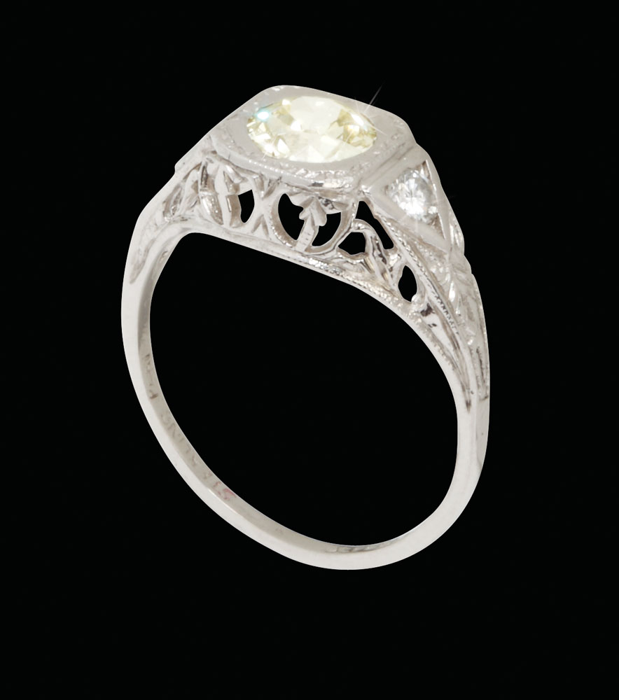 Inel Jeffrey, din platină, decorat cu diamant central şi două diamante laterale