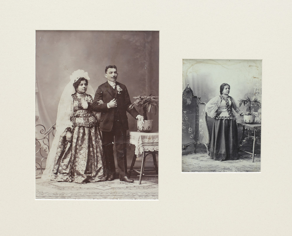 Fotografii de sfârșit de secol XIX, înfățișând o tânără familie din Șcheii Brașovului în costume de eveniment