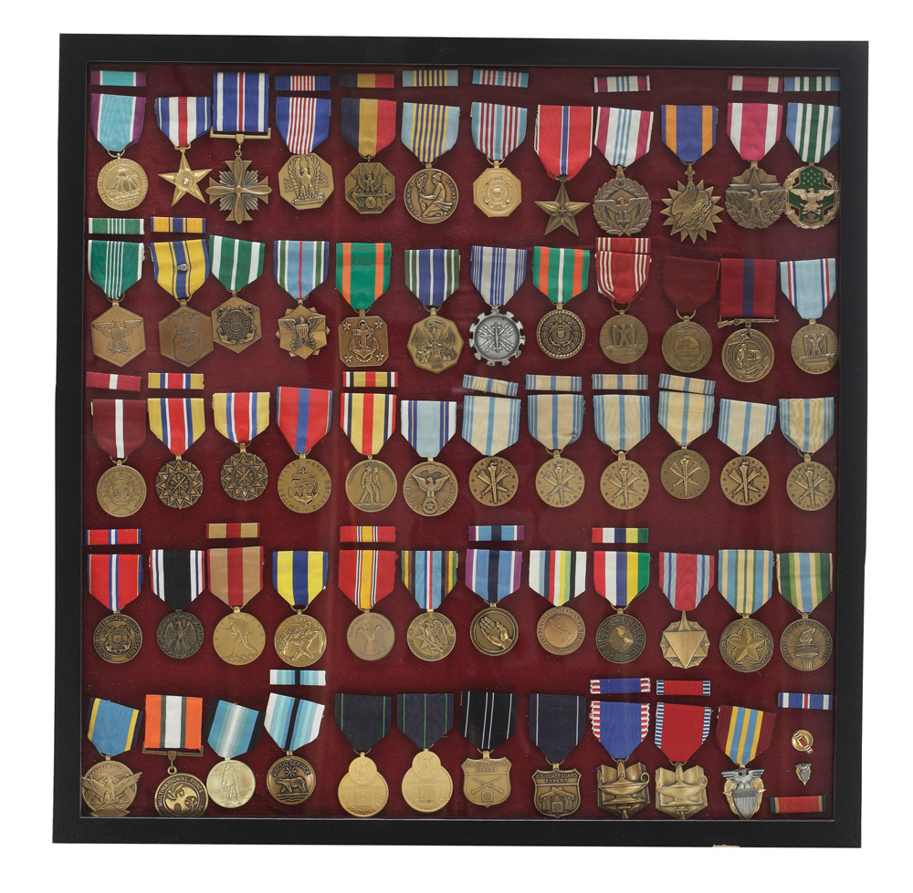 Colecție de 59 de decorații americane