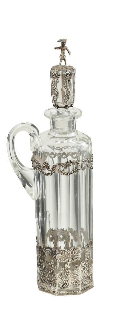 Carafă olandeză din argint şi cristal, decorată cu scene cu amorași